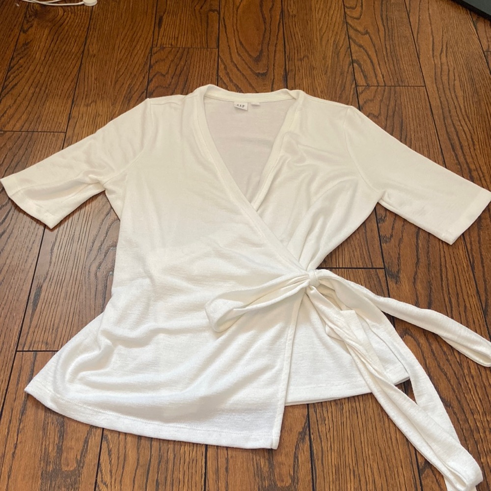 White Gap wrap front top small